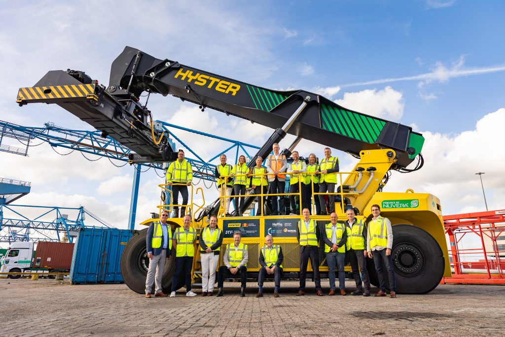 RST-ReachStacker-team-photo